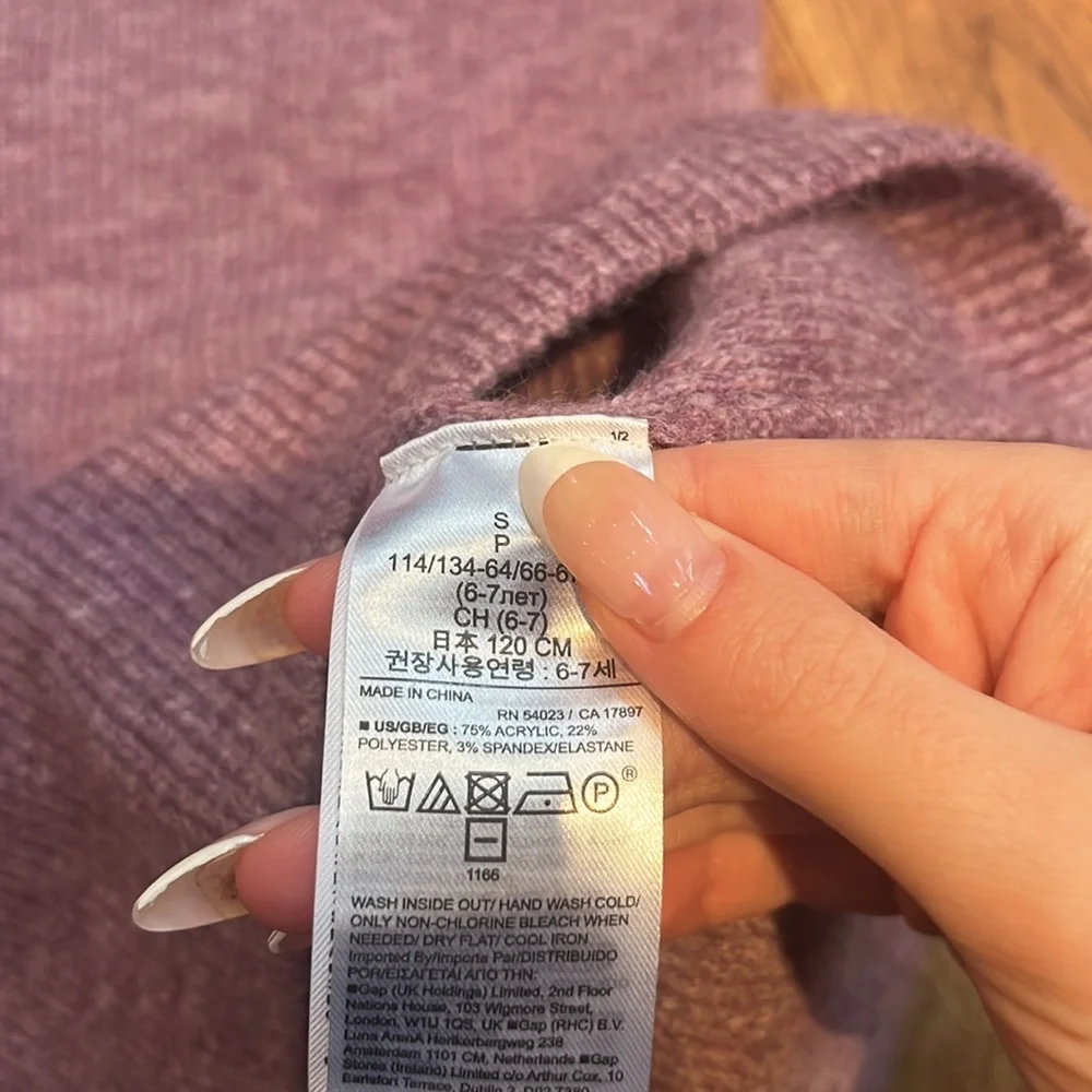 Gap Girl’s Purple Sweater Size S